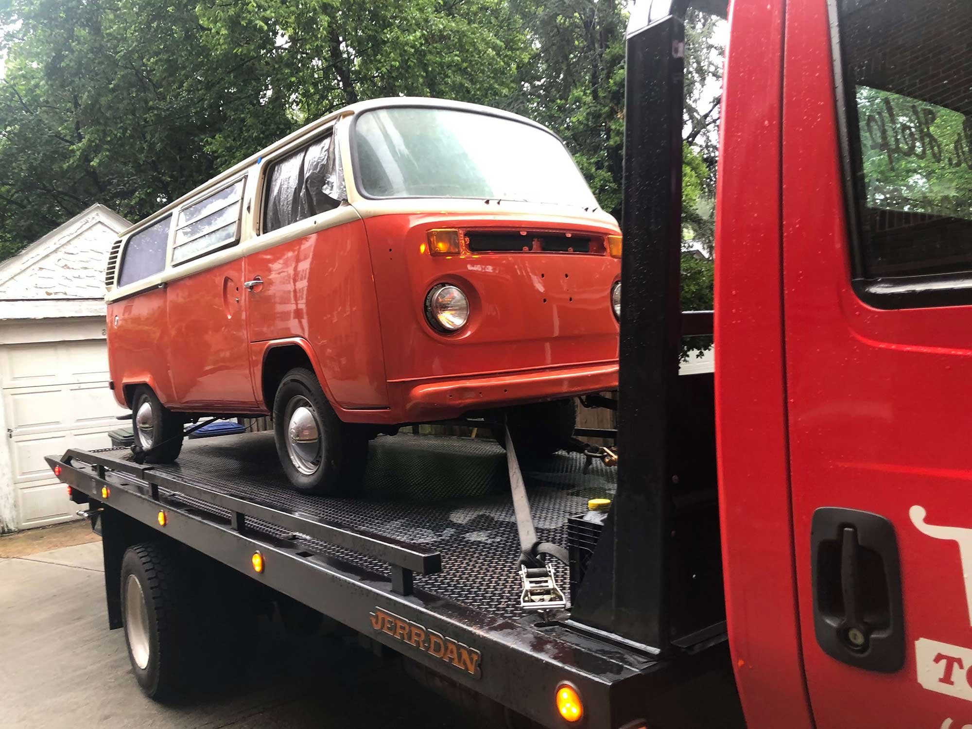 Dave Ward's Towing logo